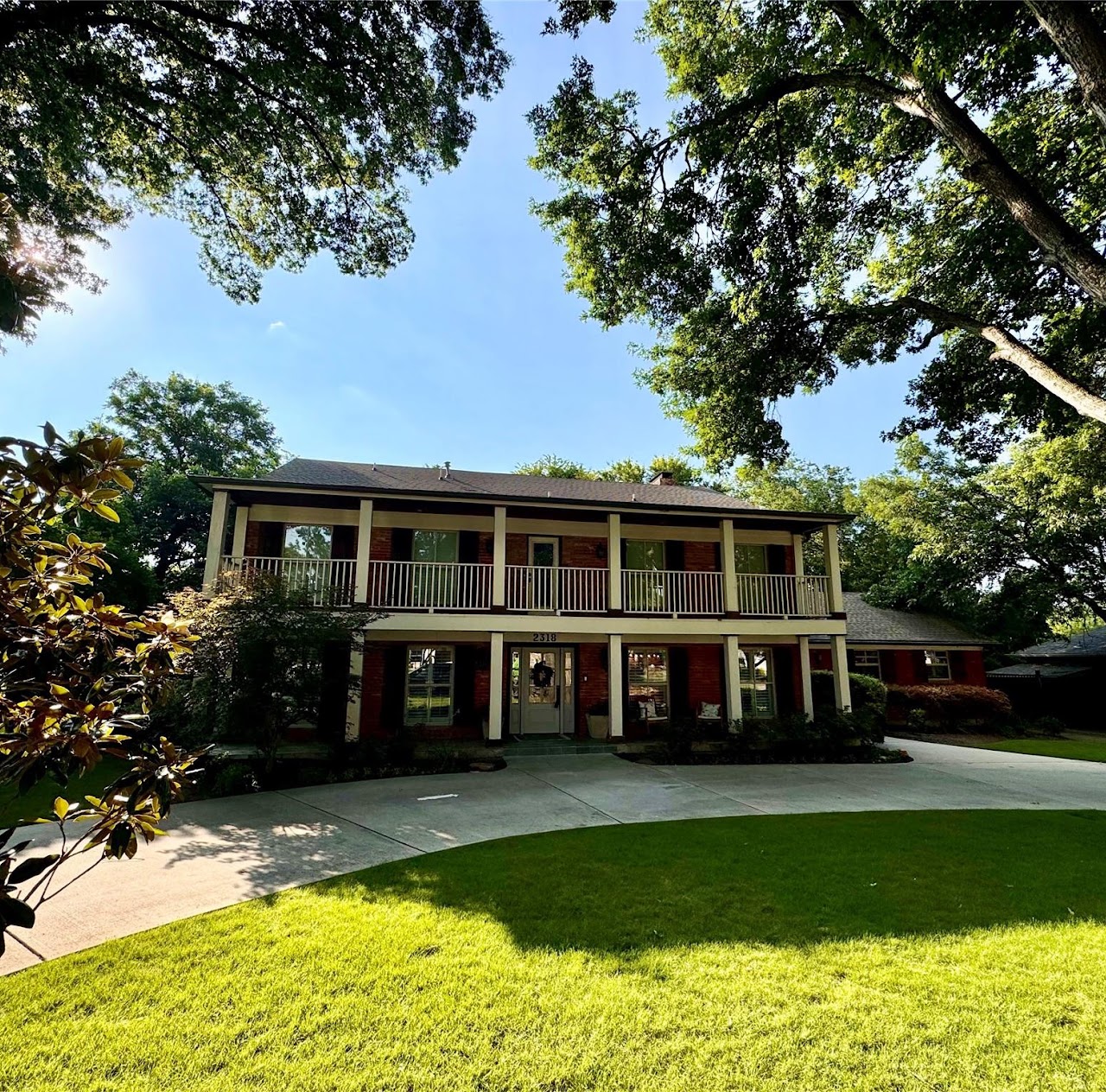 Ranch estate residence under mature oaks